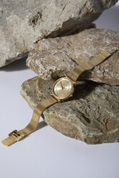Product photography- The edge of time 